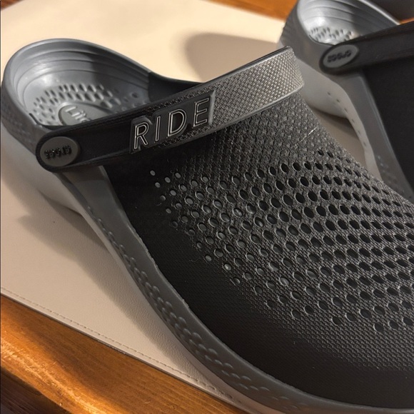 CROCS Lite Ride Men's Black Clog with Gray Trim - Picture 8 of 9